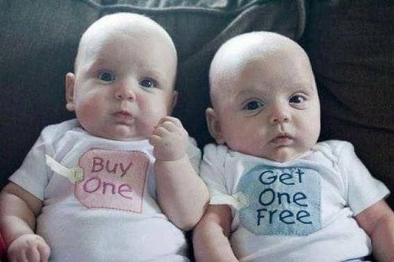 Zwei Babys zum Preis von einem