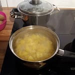 Karoffeln und Zucchini kochen